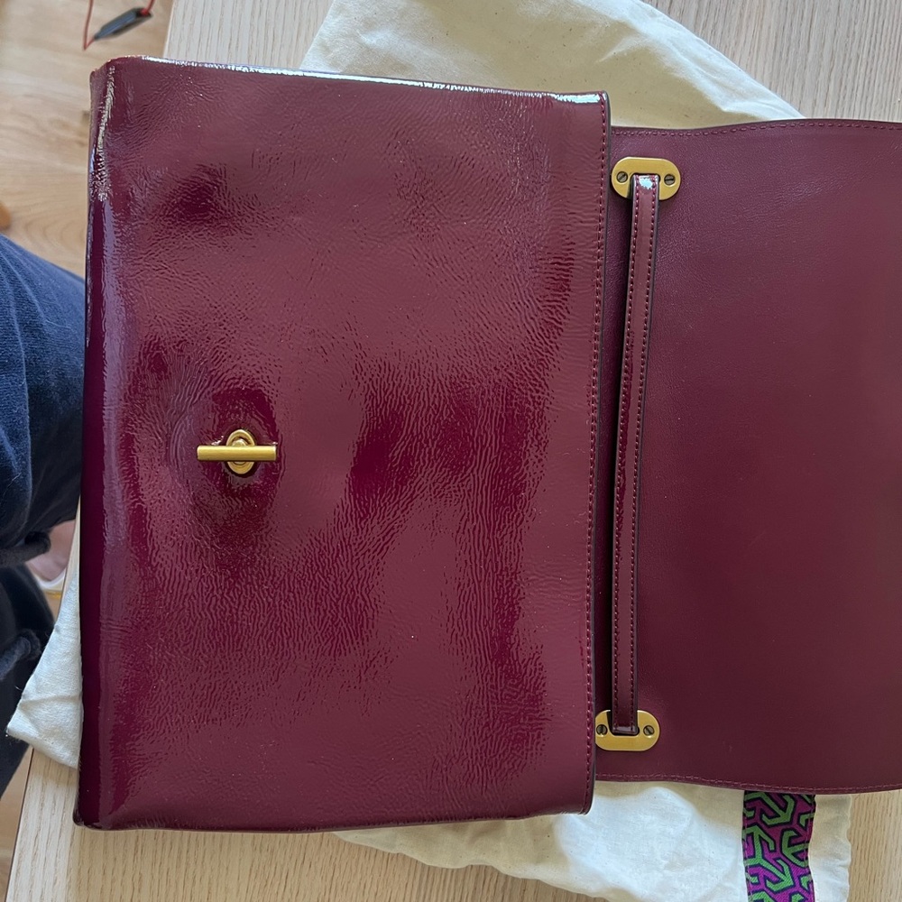 TORY BURCH
PATENT LEATHER CONVERTIBLE SHOULDER BAG - Picture 3 of 4